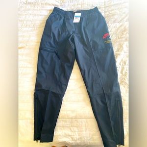 Nike Air Woven Pants black/mystic red Great for layering this winter!